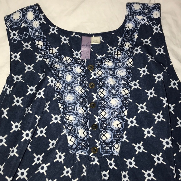 Blue Pattern Tank - Picture 2 of 2
